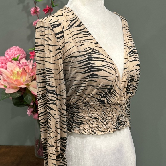 Urban Outfitters Long Sleeve Crop Top - Picture 3 of 10